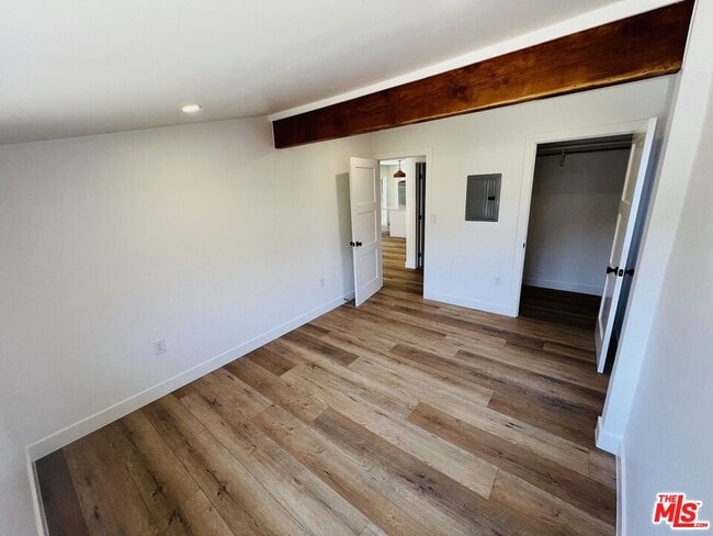 Building Photo - 3815 Fernwood Ave