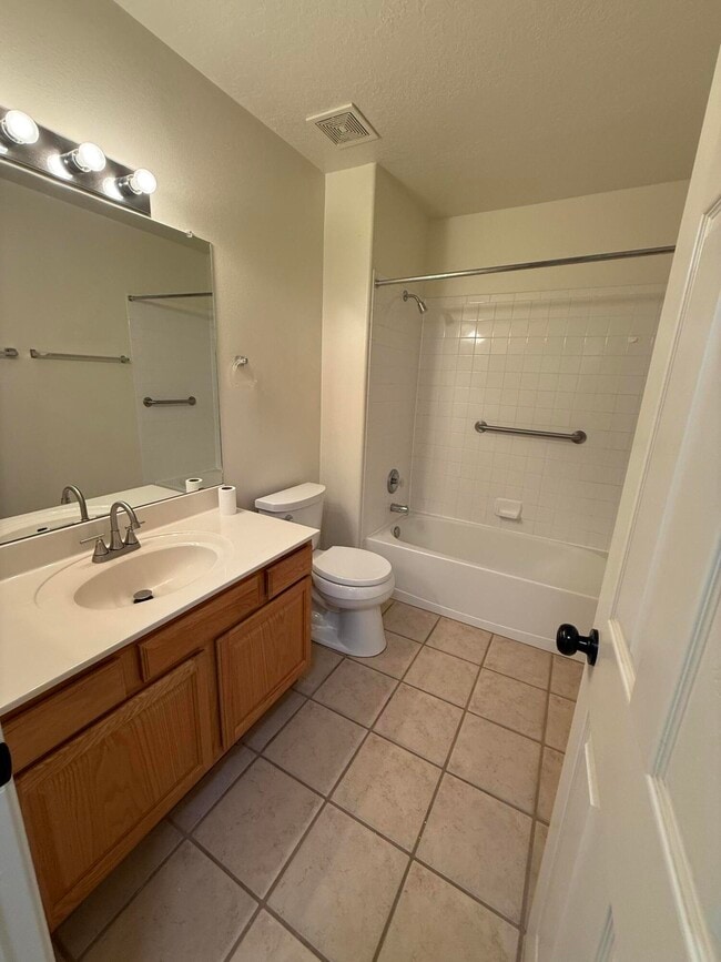 Building Photo - 8319 Santa Clarita St NE