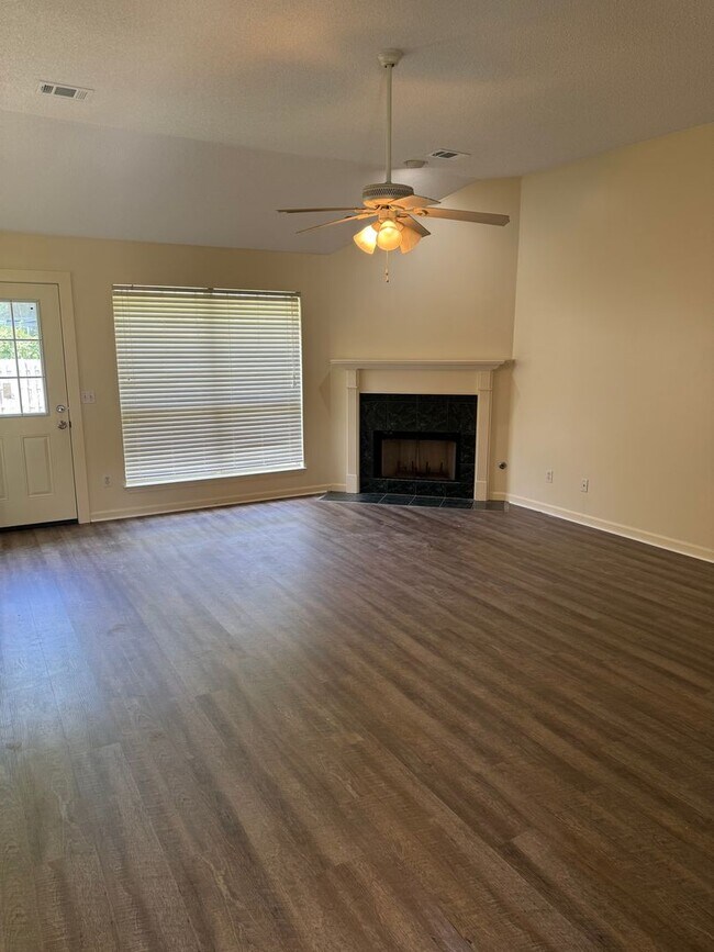 Building Photo - Charming Wilmington Island Rental – Minutes from the Beach and Downtown!