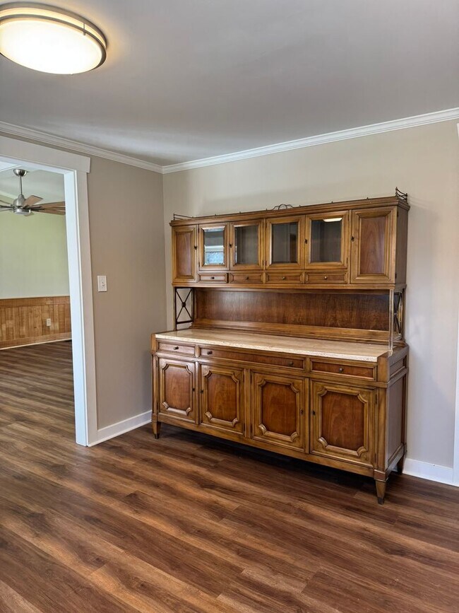 Building Photo - Fully Renovated Secluded 3 Bedroom Rancher!