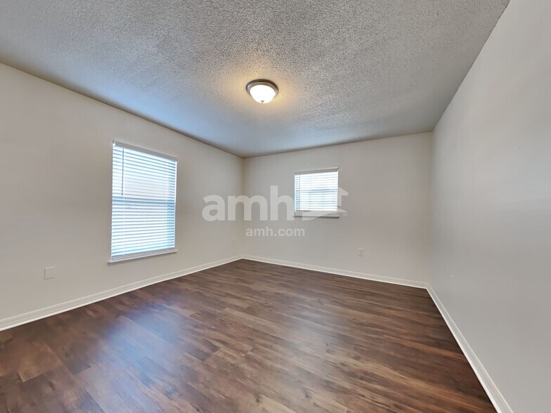 Building Photo - 6686 Gentle Oaks Dr E