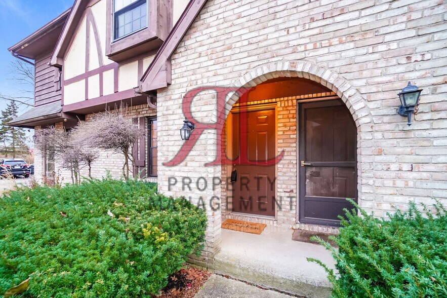 Building Photo - 5384 Ponderosa Dr