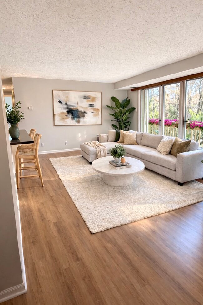 Building Photo - 32 Sequoia Ct