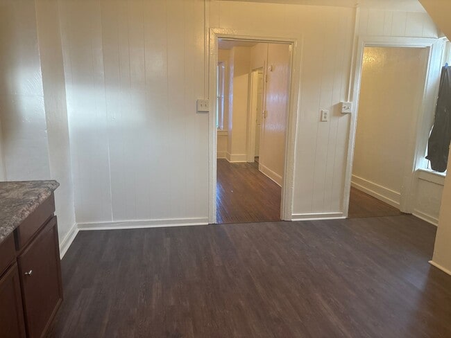 Building Photo - 3 Bedroom House, Parking, Yard-York City SD