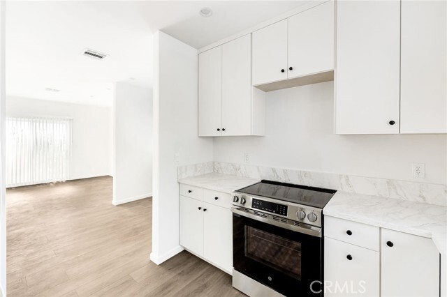 Building Photo - 7044 White Oak Ave