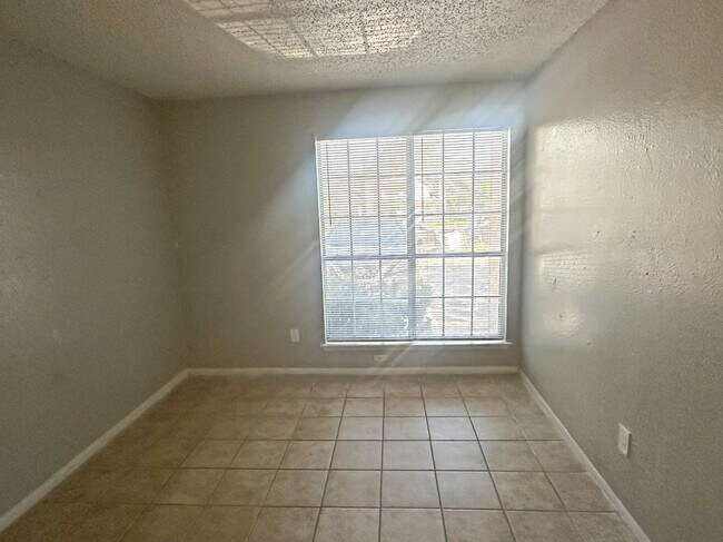 Building Photo - 7504 Oak Chase