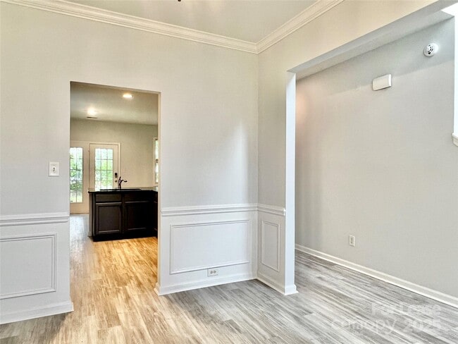 Building Photo - 5717 Lindley Crescent Dr
