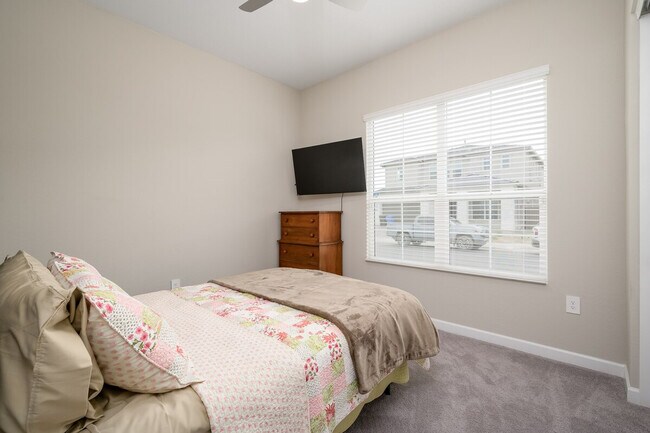 Building Photo - 5972 E Sinclair St