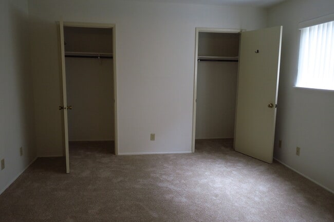 New carpet & walk in closet - 2727 3rd St