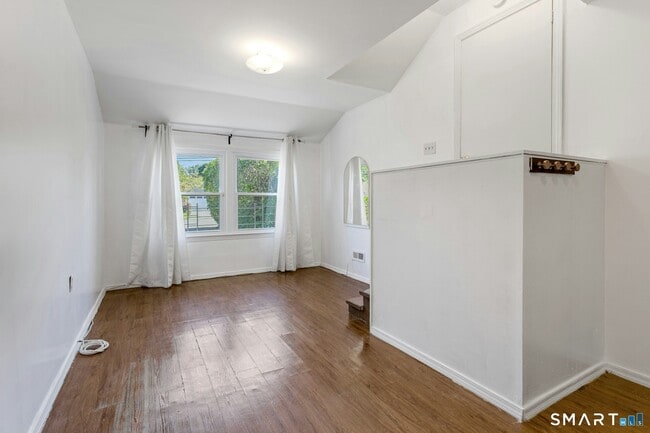 Building Photo - 100 Loftus Cir