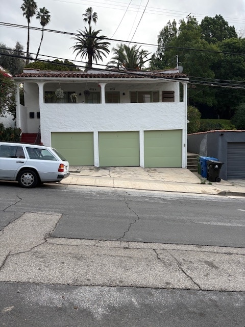 Exterior - Unit & Garage on R - 1722 Redcliff St