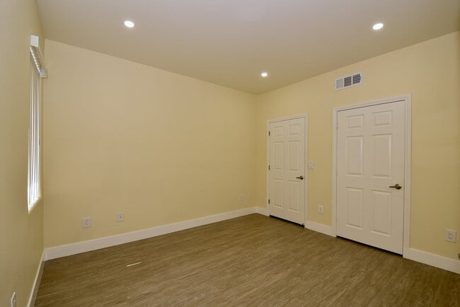 Building Photo - Charming Two-Bedroom Condo with Prime Location At Coronado Palms!