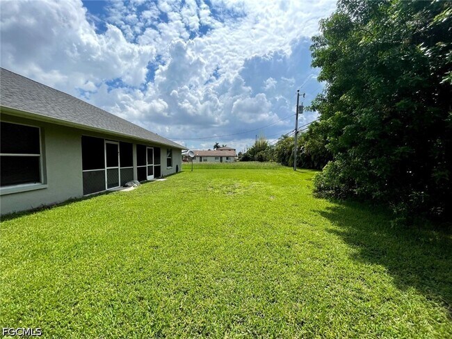 Building Photo - 908 Cape Coral Pkwy W