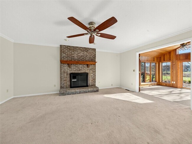 Building Photo - 9 Glen Valley Dr