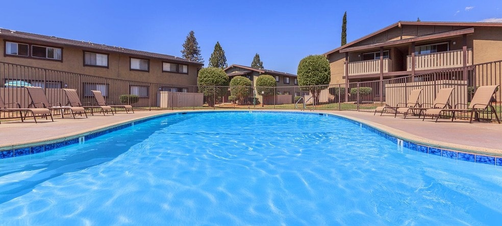 Building Photo - Saddleback Ranch Apartments