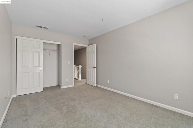 Building Photo - 271 Washington Dr