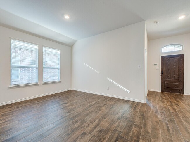 Building Photo - 3127 Maverick Dr