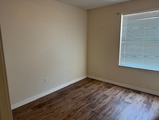 Building Photo - ALL PROSPECTIVE TENANTS MUST SUBMIT A $58 ...