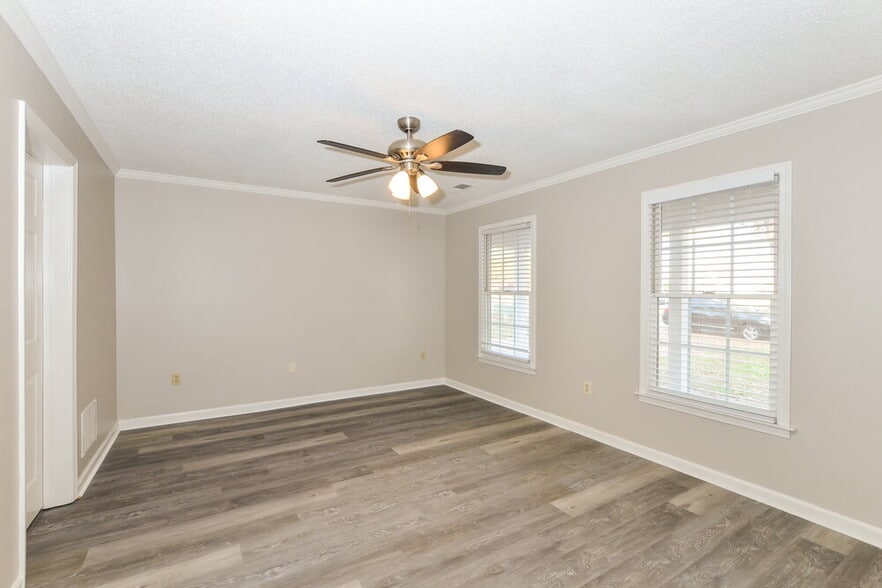 Building Photo - 9453 Bryant Trent Blvd