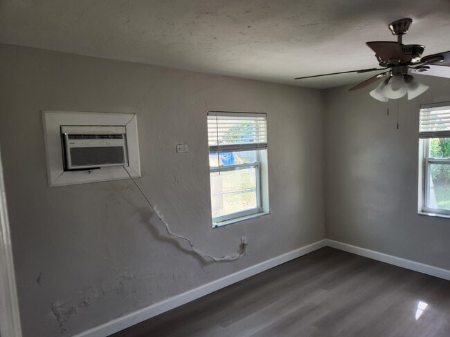 Building Photo - 65 W 34th St