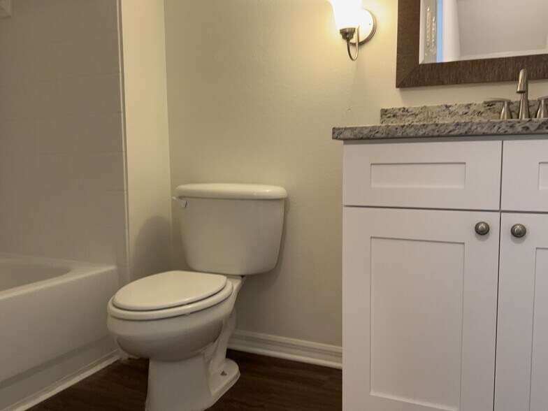 Building Photo - 5607 Tanagerlake Rd