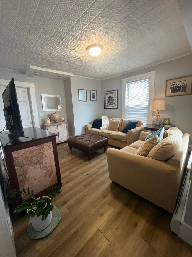 Building Photo - 188 Wilson St