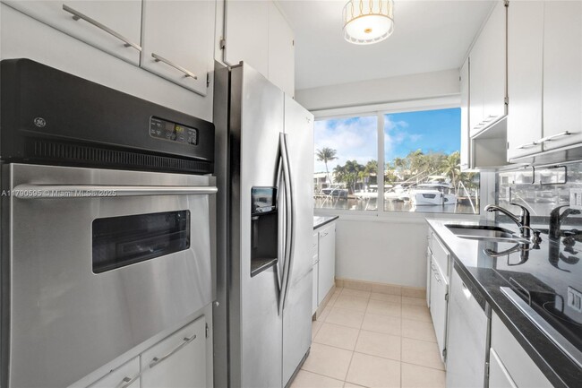 Building Photo - 180 Isle of Venice Dr