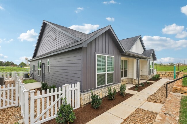 Primary Photo - 629 Canvas Ave