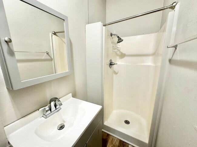 Building Photo - 2613 N Elm St