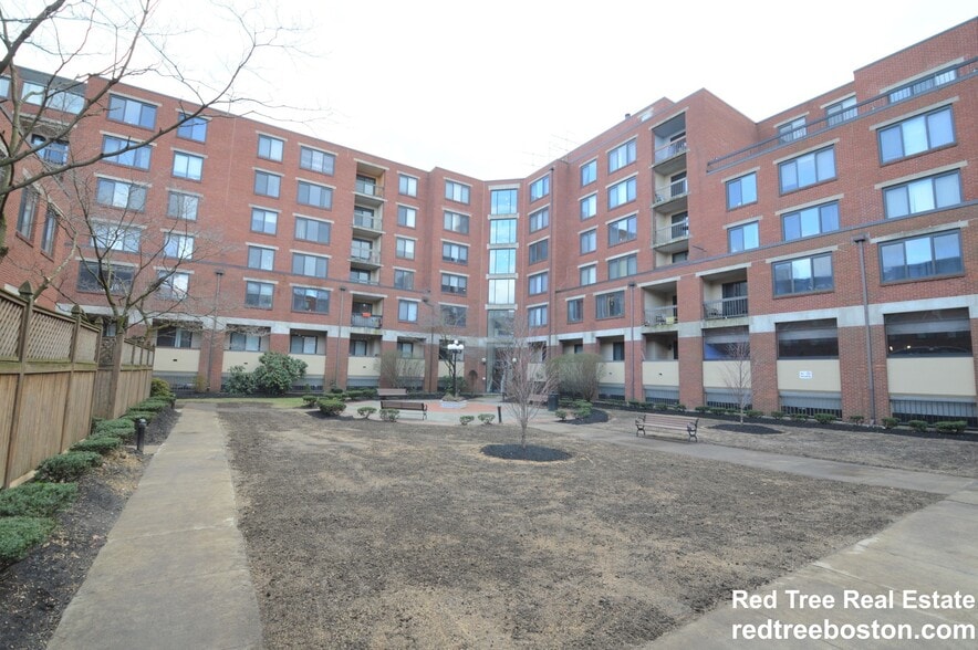 Building Photo - 75 Brainerd Rd