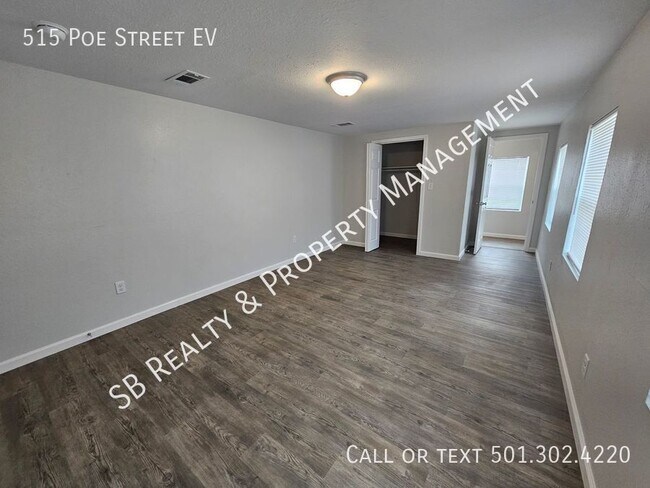 Building Photo - 515 Poe St