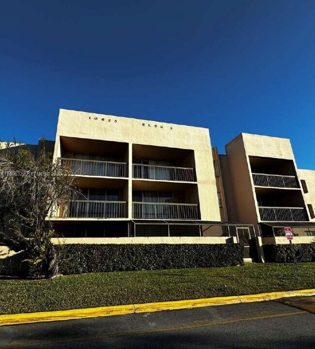 Building Photo - 10625 SW 112th Ave