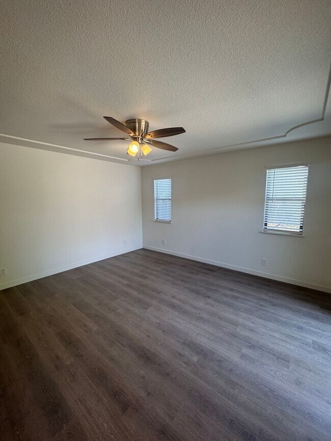 Building Photo - 2409 Candlewood Dr