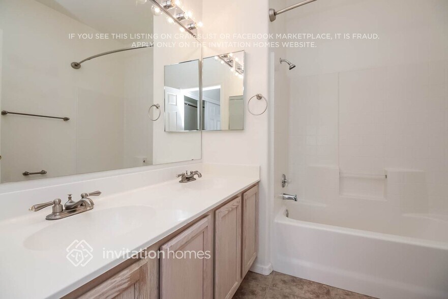 Building Photo - 1007 W Libra Dr