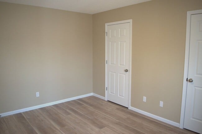 Building Photo - 1309-1311 Godas