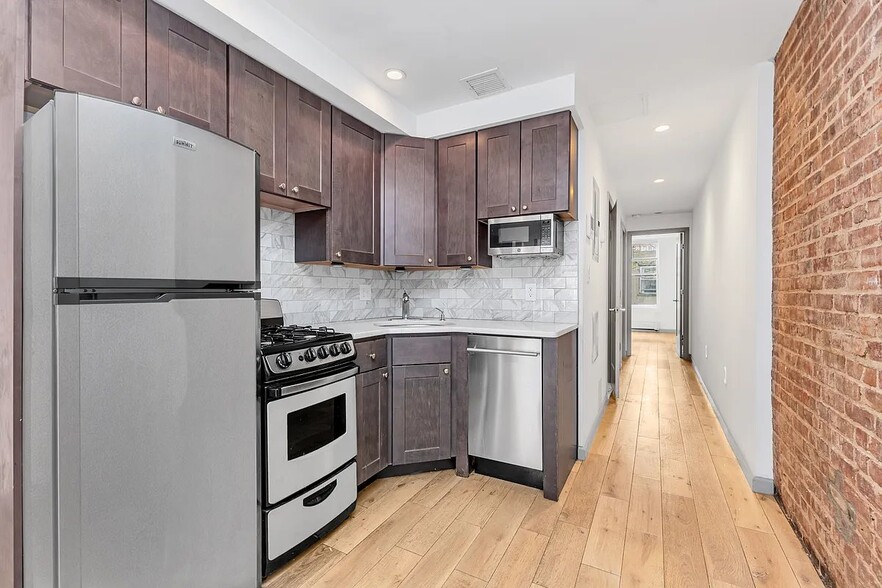 Building Photo - 332 E 6th St