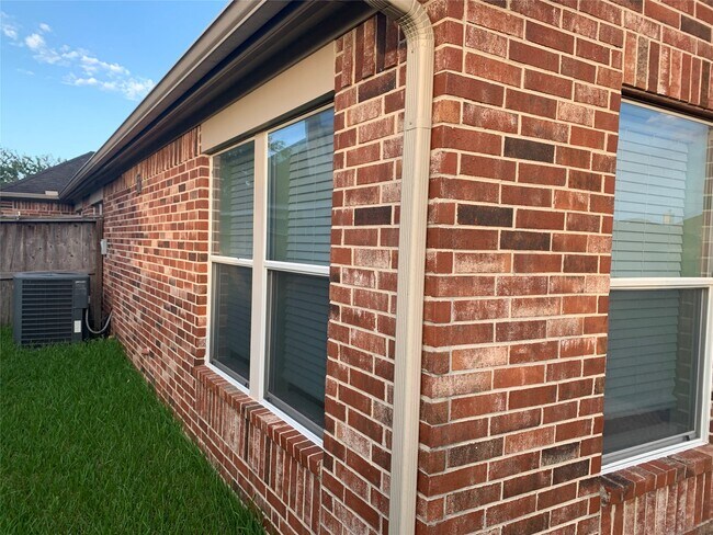 Building Photo - 13110 Imperial Shore Dr