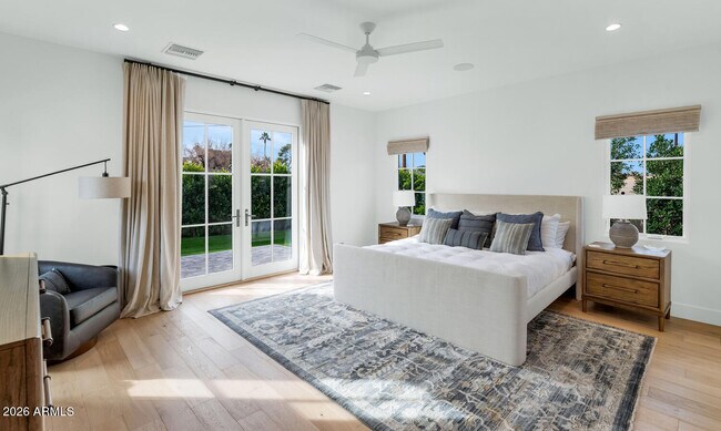 Building Photo - 6039 E Calle Camelia