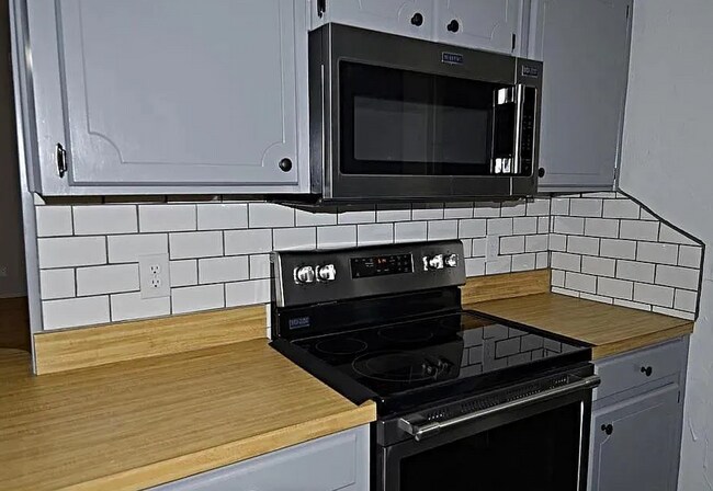 Building Photo - 3 bed 2 bath in Midway ISD