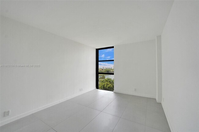 Building Photo - 20281 E Country Club Dr
