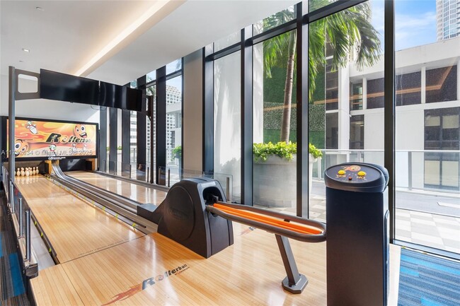 Building Photo - 1010 Brickell Ave