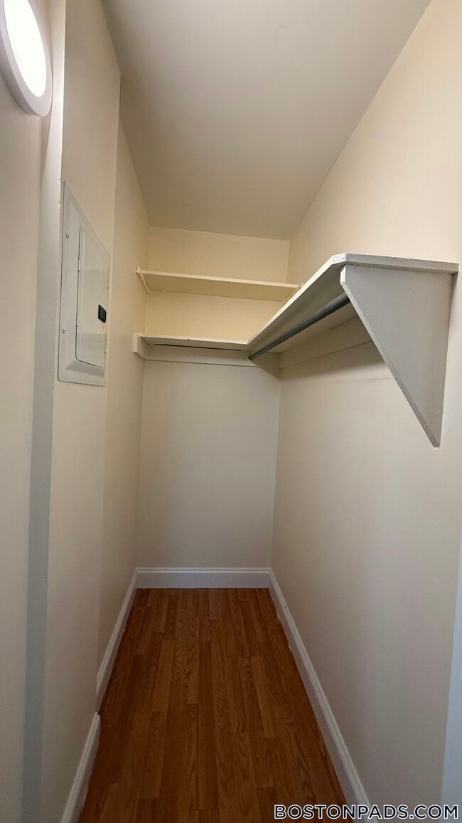 Building Photo - 12 Westgate Dr