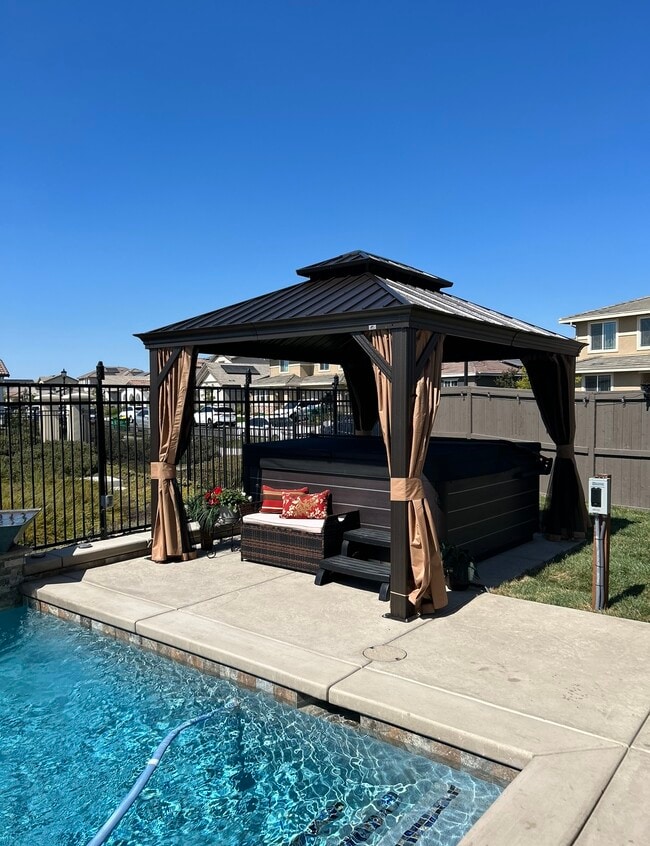 Building Photo - 6901 Tailwind Ln