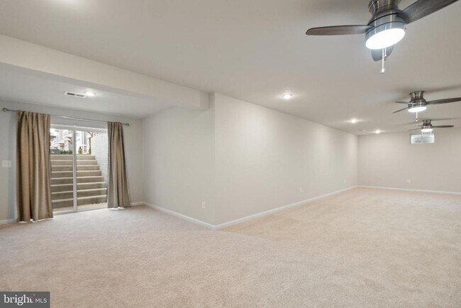 Building Photo - 148 Huntwell W Ave