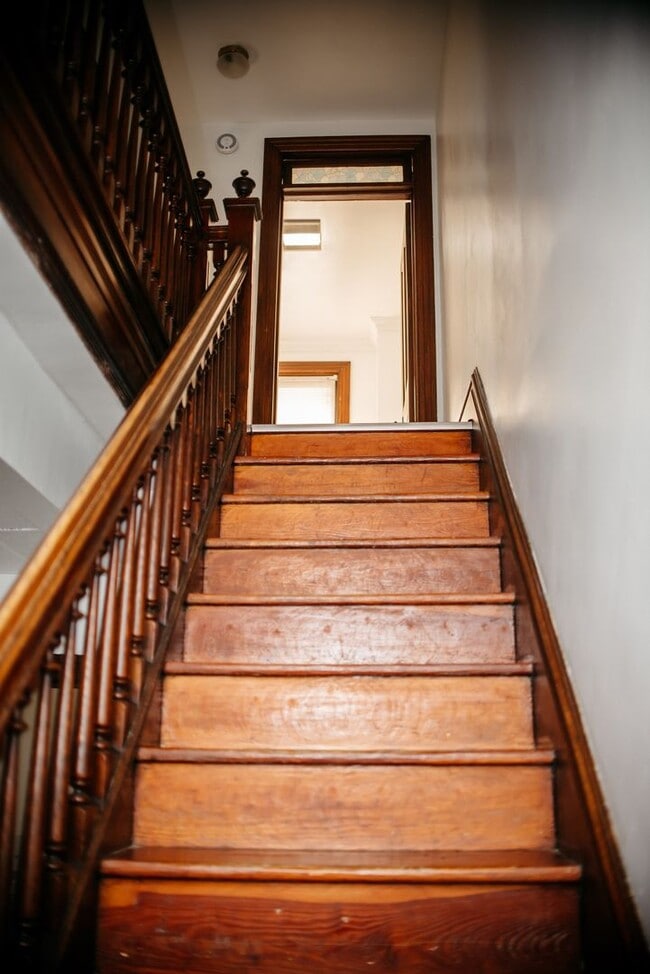 Building Photo - 352 S Catherine St