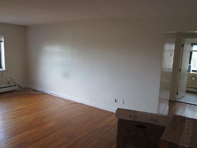 Building Photo - 36 Dighton St
