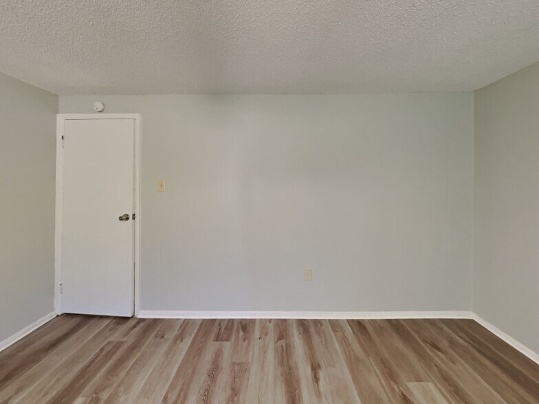 Building Photo - 7390 Isherwood Rd