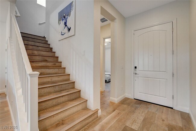 Building Photo - 2567 Speyburn Ave