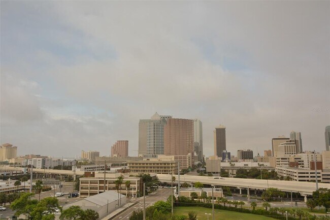 Building Photo - 1120 E Kennedy Blvd