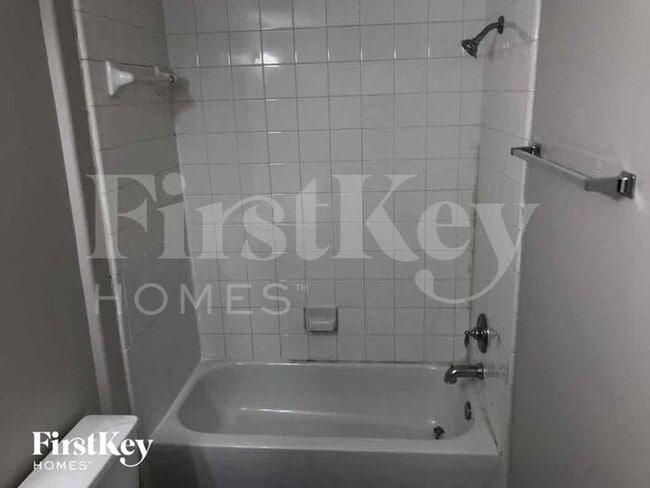 Building Photo - 17919 Greenbriar Park Dr